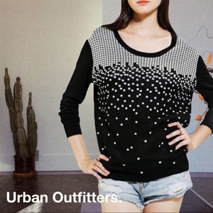 URBAN OUTFITTERS 〰️ SUZY PULLOVER SWEATER